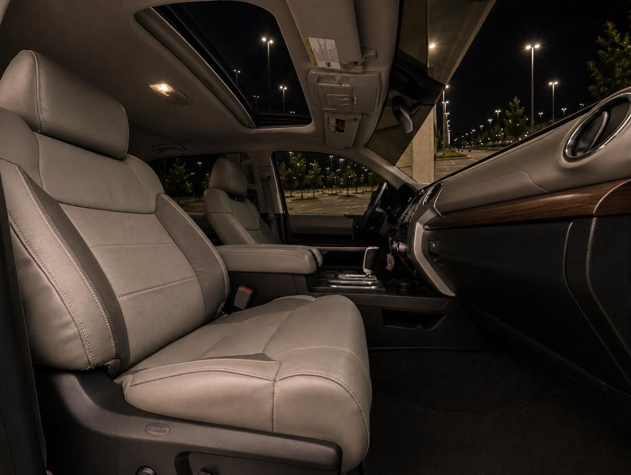 Toyota Tundra LIMITED (NON GCC) Toyota Tundra model 2019 fuel petrol cylinder 8 transmission automatic gear