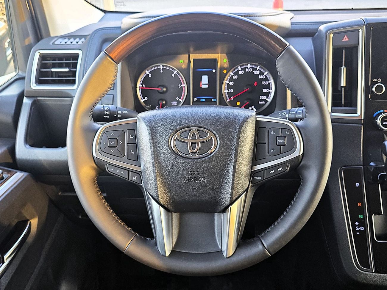 Toyota Granvia Premium 2.8l Toyota Granvia Premium 2.8l Diesel A/T RWD 6 Seats Black color 2025 Model