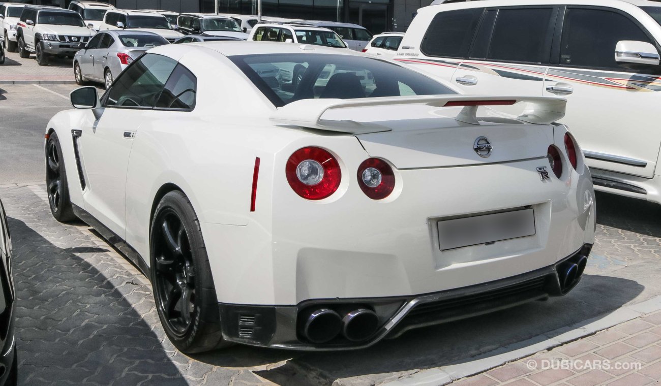 Nissan GT-R