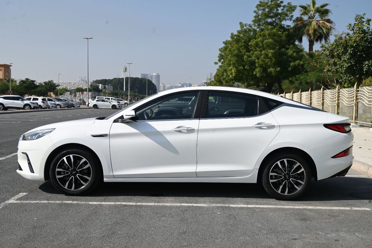 جاك J7 RAMADAN OFFER - 0% DP - JAC J7 LUXURY 2023 - LOW MILEAGE - FIRST OWNER - MINT CONDITION