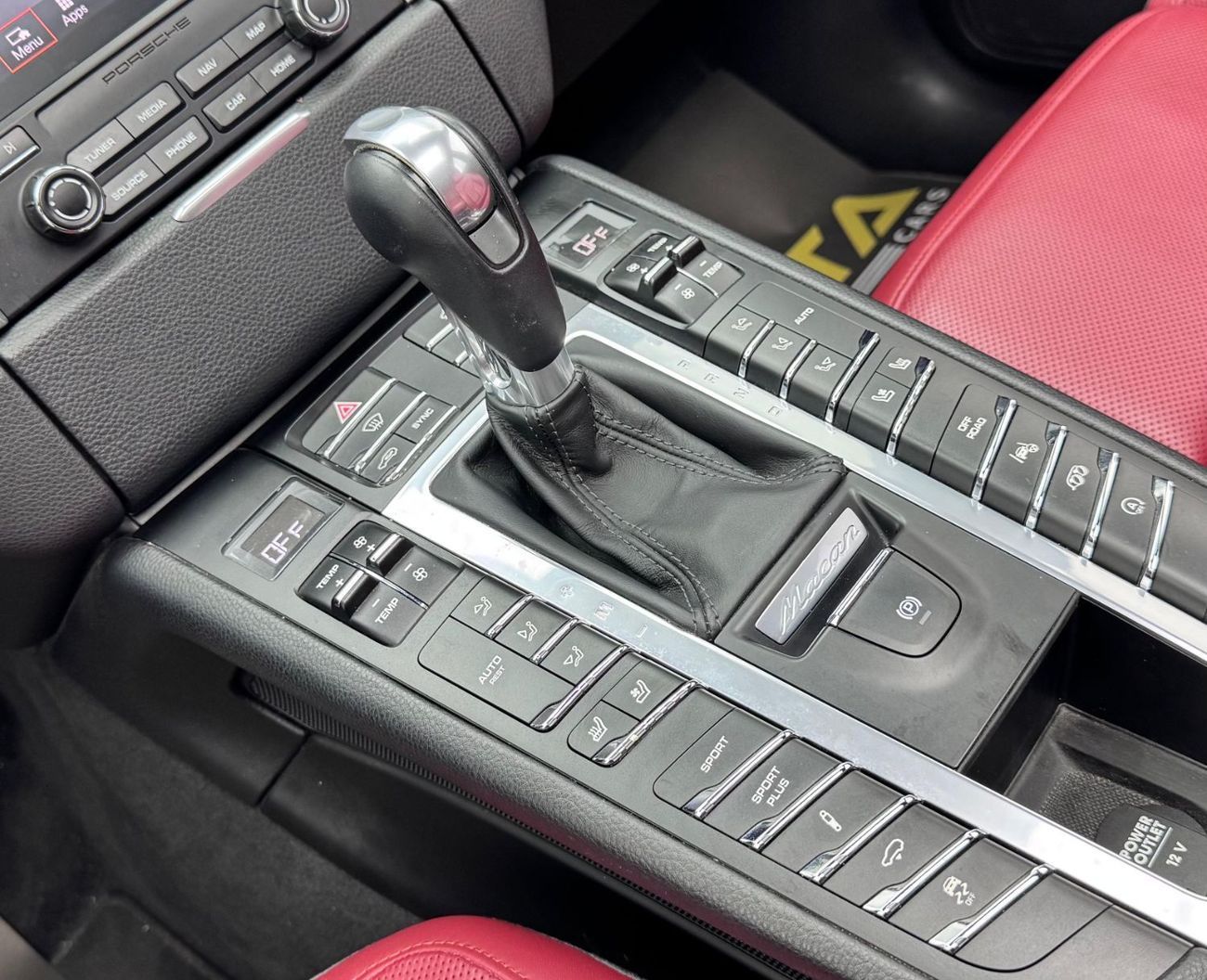 بورش ماكان GTS 3.0L (360 HP) 2017 Porsche Macan GTS, Service History, Excellent Condition, Low Km, GCC