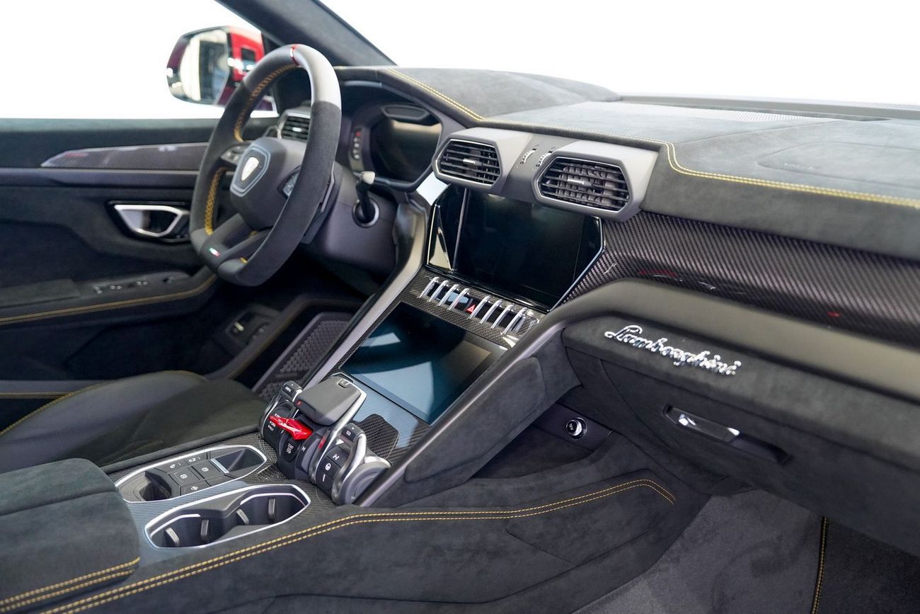 لامبورغيني اوروس 4.0T V8 Performante