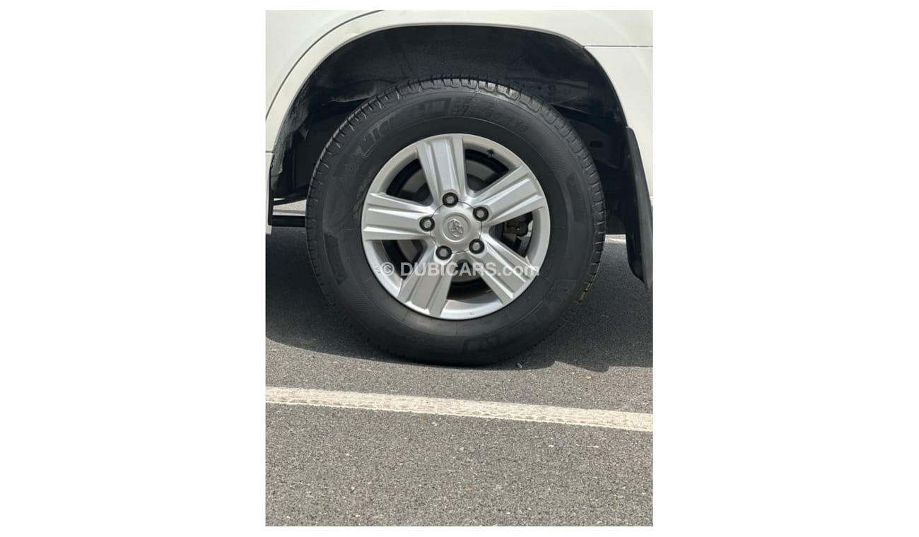 Toyota Land Cruiser MODEL 2014 GCC CAR PERFECT CONDITION INSIDE AND OUTSIDE