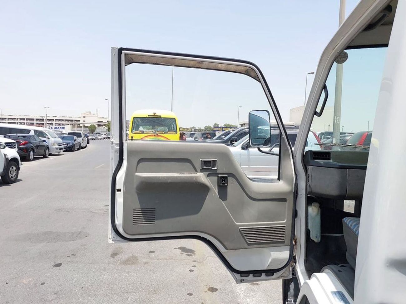 Mitsubishi Fuso Canter MITSUBISHI CANTER 4D33 TRUCK RHD 1993 MODEL 4.2 L DIESEL MANUAL(PM81723)