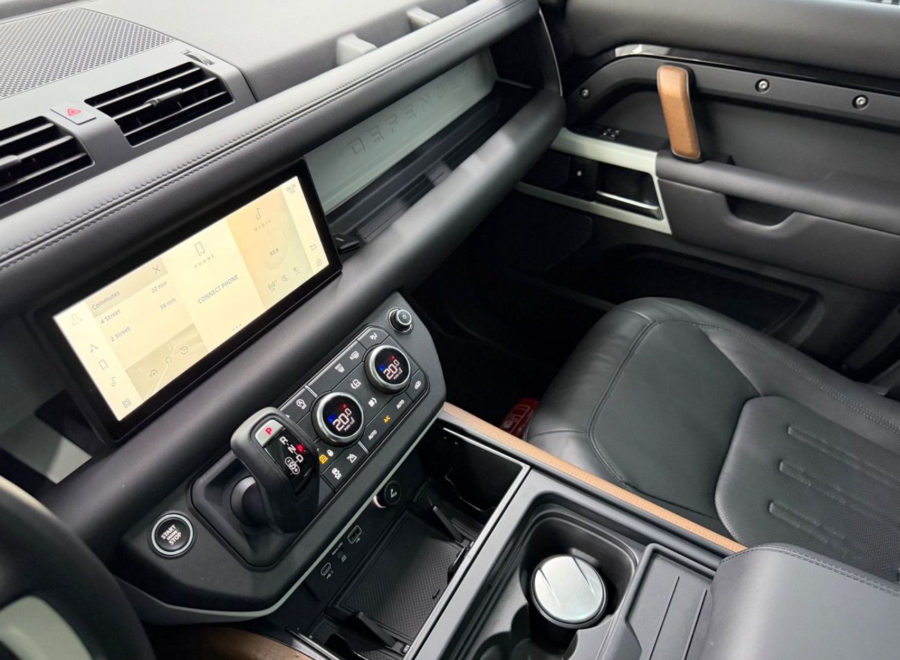 لاند روفر ديفندر P400 110 HSE 3.0L (5 Seater)