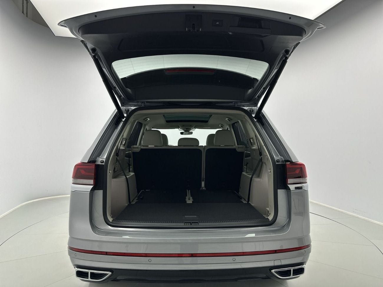 Volkswagen Teramont R-Line 3.6L R-Line 2.0L (Ref#38903) - 30,100 AED SAVINGS from New Car