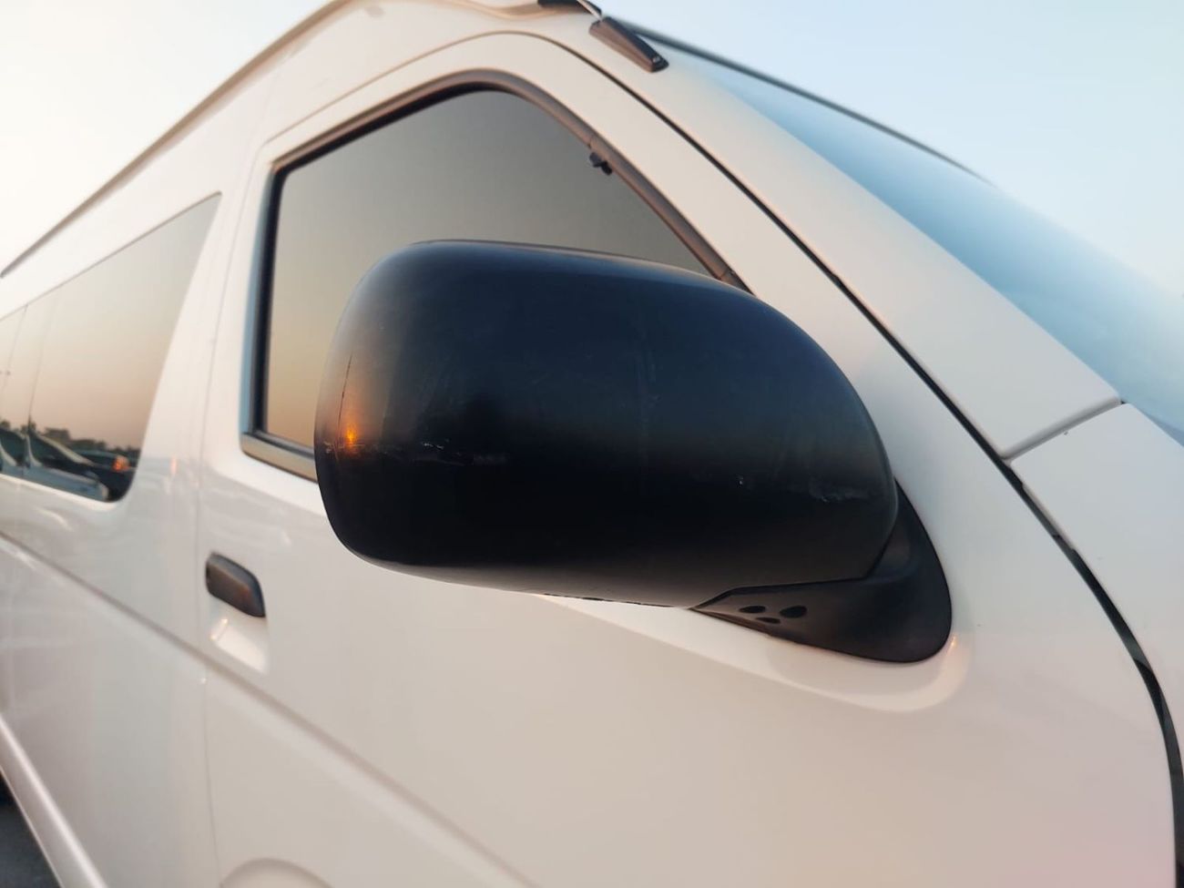 تويوتا هاياس TOYOTA HIACE COMMUTER VAN RHD 2016 MODEL 2.7 L PETROL AUTOMATIC(PM69524)