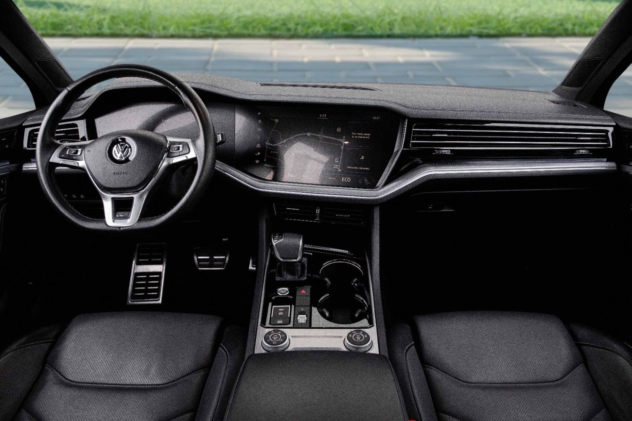 فولكس واجن طوارق R-لاين | 3,329 P.M  | 0% Downpayment | Under Warranty!