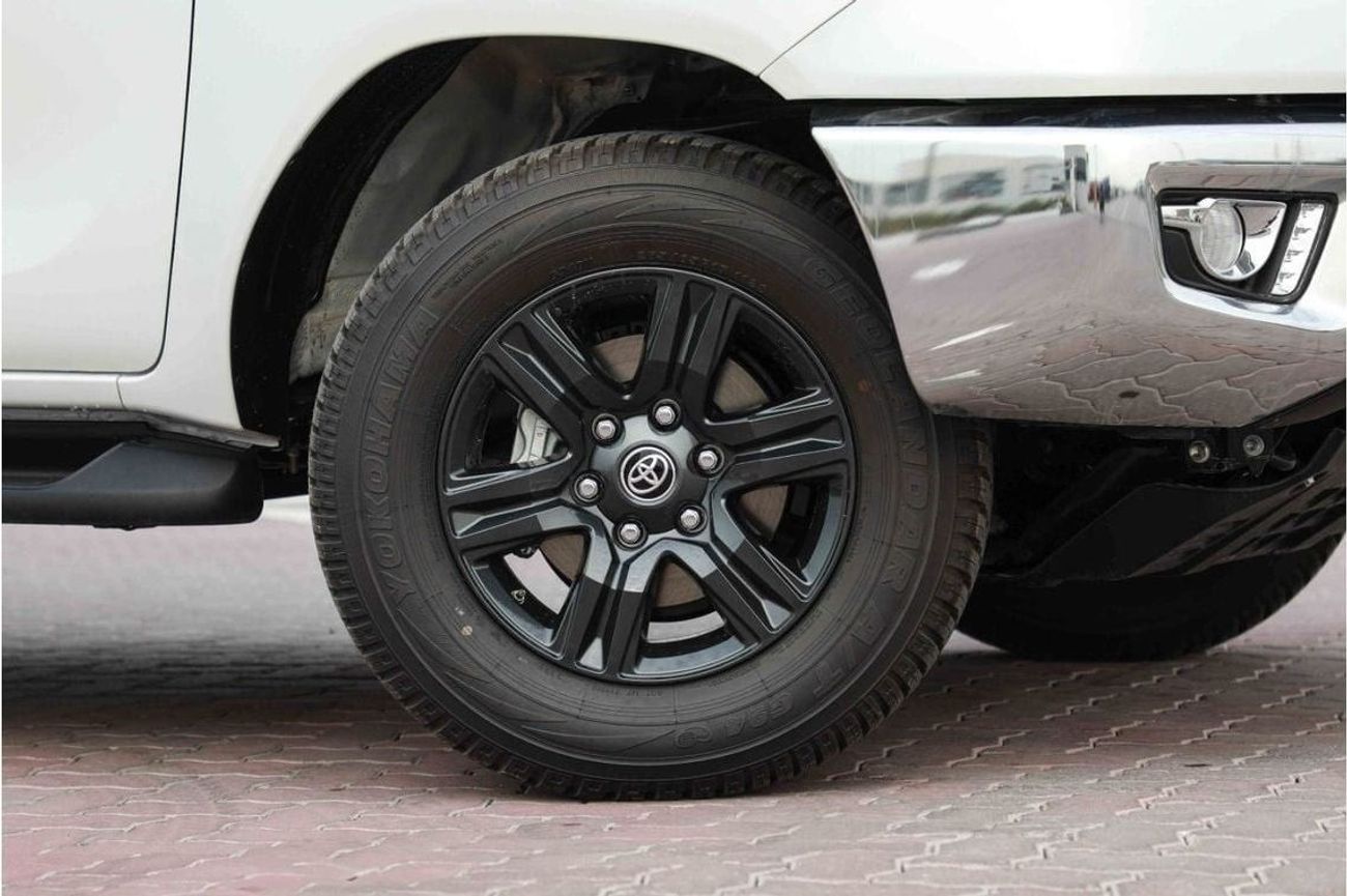 تويوتا هيلوكس 2025 TOYOTA HILUX HI 2.7 - PLATINUM WHITE PEARL inside MAROON | Export Only