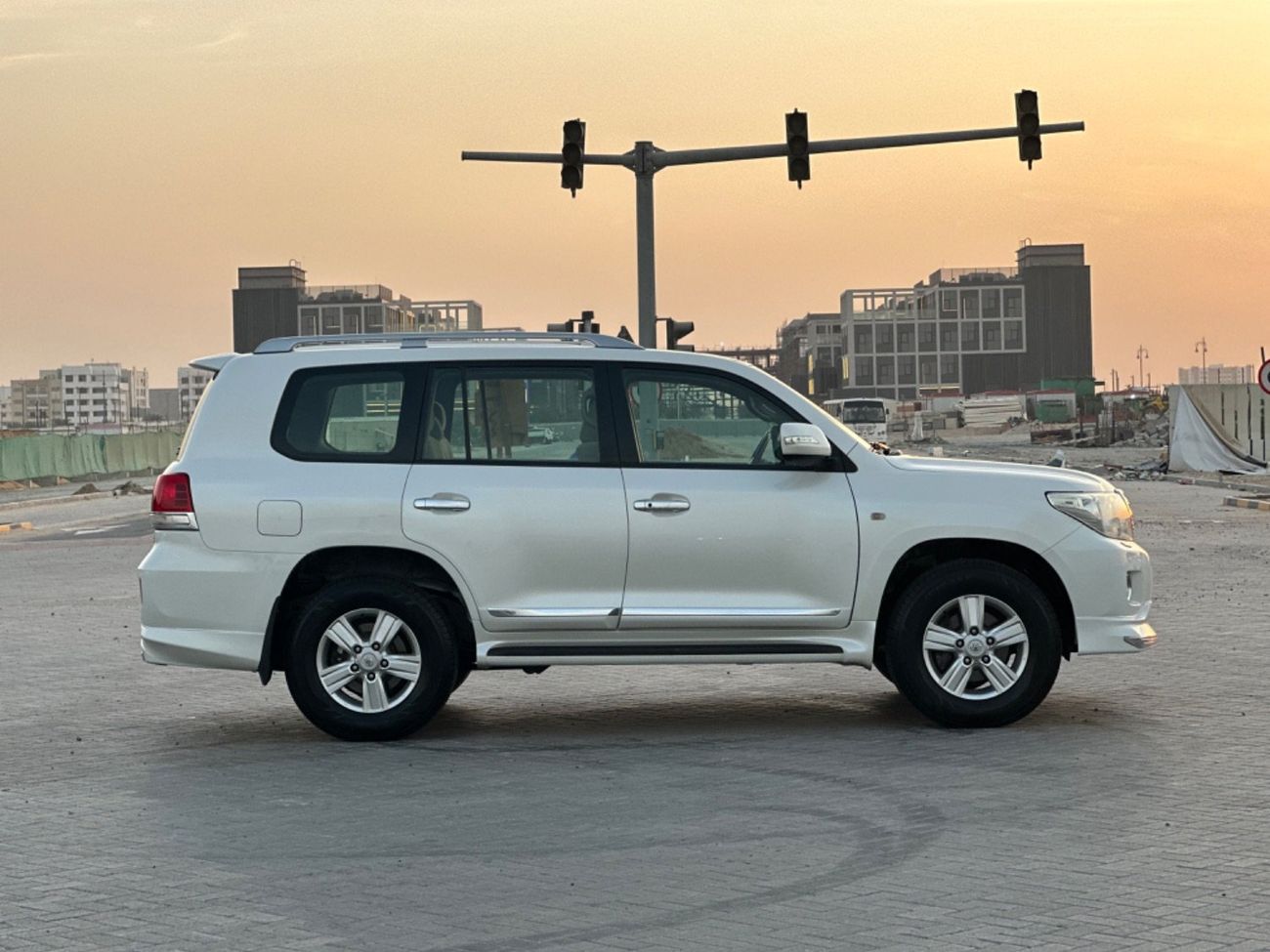 Toyota Land Cruiser MODEL 2010 GCC CAR PERFECT CONDITION INSIDE AND OUTSIDE FULL OPTION SUN ROOF LEATHER SEATS