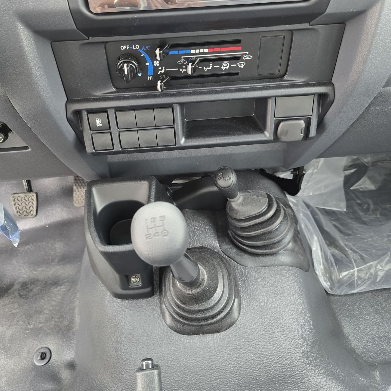 Toyota Land Cruiser 2025 Toyota Land Cruiser LC78 4.2L V6 Diesel MT 13 Seater