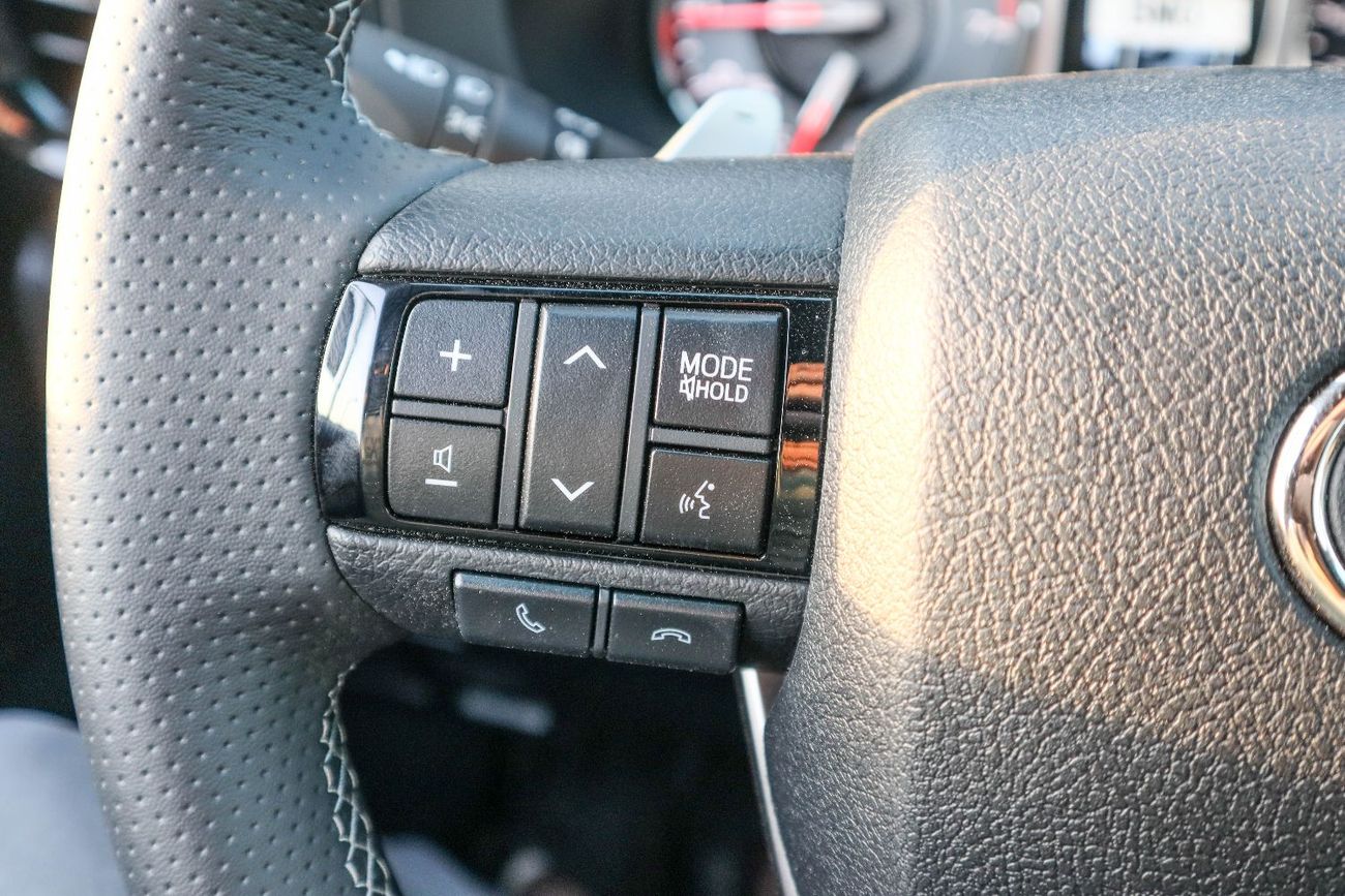 تويوتا هيلوكس GR Sport 4.0L