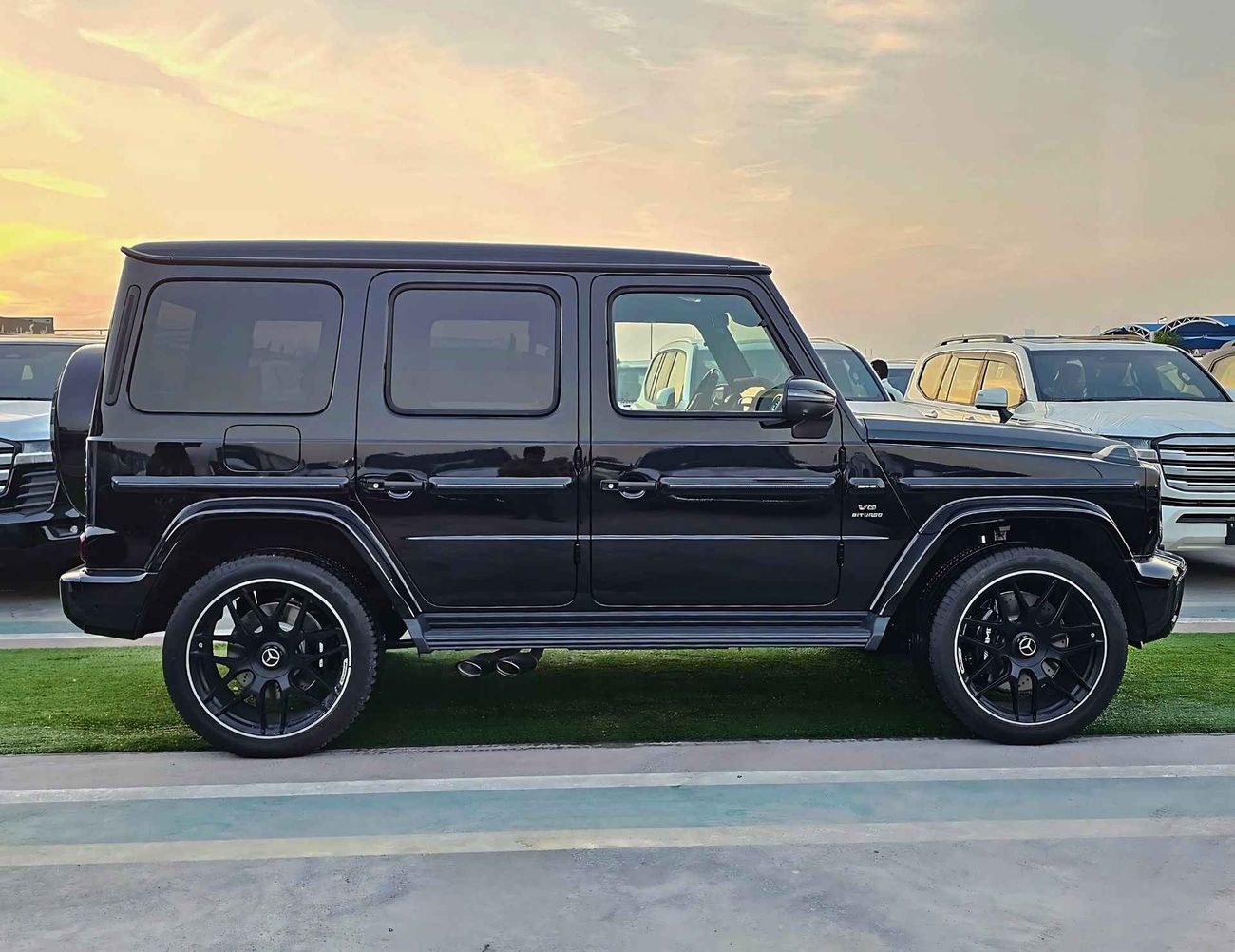 Mercedes-Benz G 63 AMG AIR SUSPENSION / 4.0L V8 / LEATHER SEATS / 4WD / DIGITAL DISPLAY (CODE#69059)