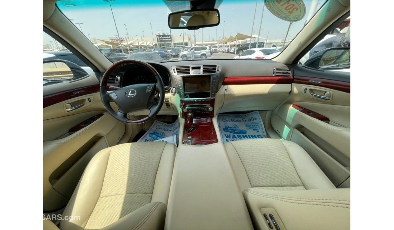 لكزس LS 460 L L موديل 2012 وارد امريكا 8 سلندر ماشية 263000 km