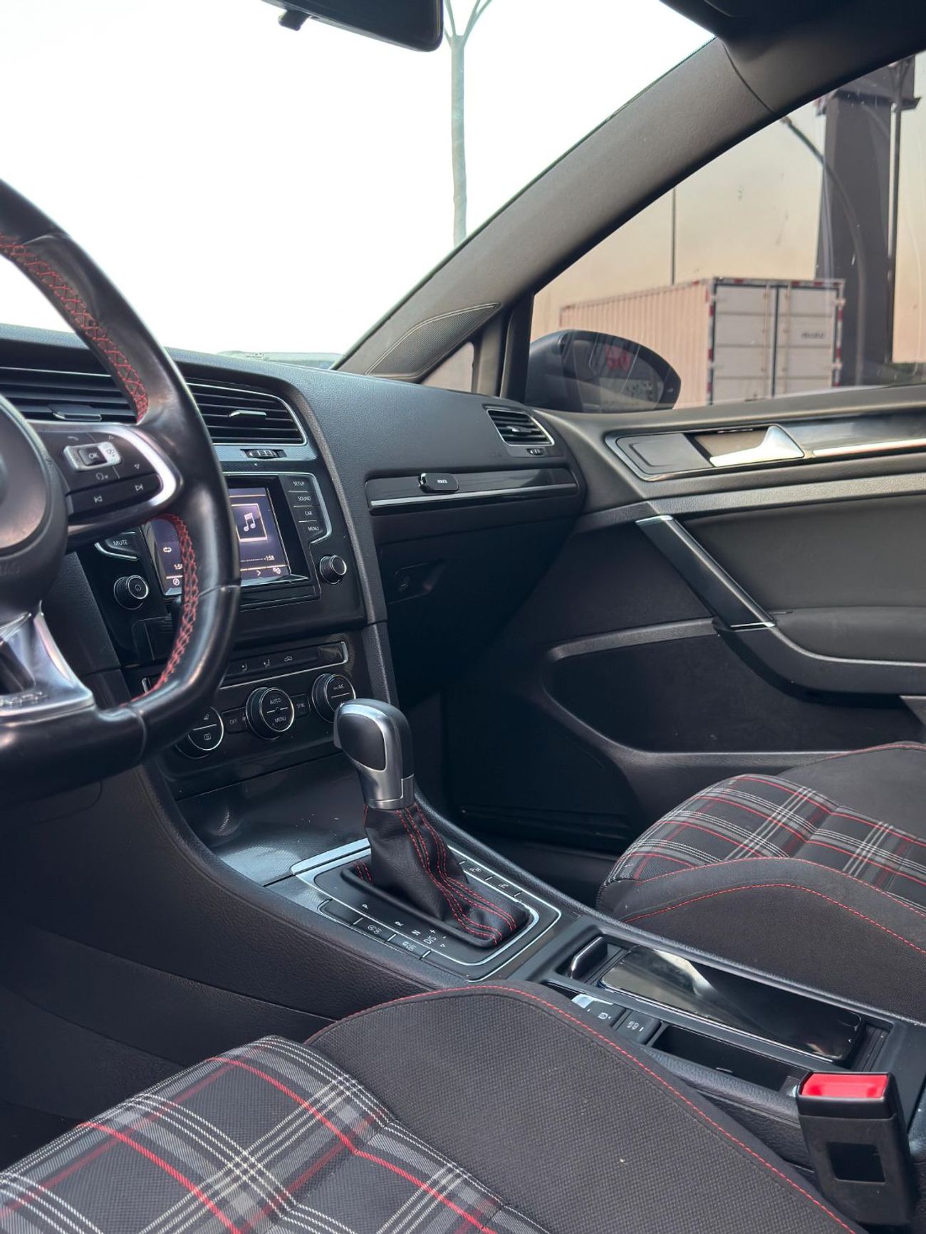 فولكس واجن جولف GTI