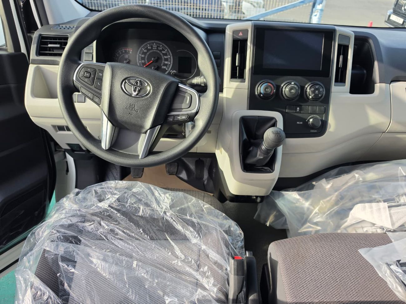 تويوتا هاياس Toyota Hiace GRH300 3.5L Van 2026 – سقف عادي | دفع خلفي | بنزين | فان تجاري