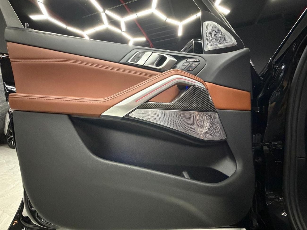 بي أم دبليو X6 XDRIVE M50i