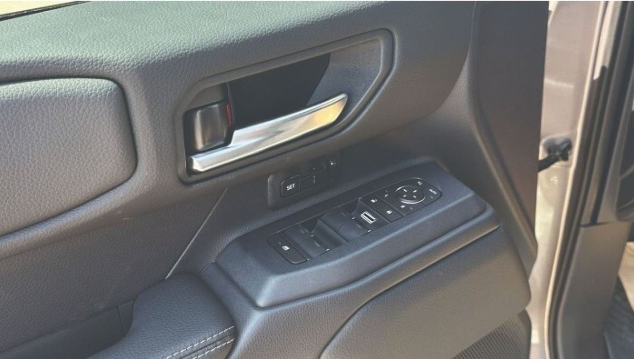 تويوتا برادو 250 WX+ LUXURY 2.4P AT MY2025 - BLACK