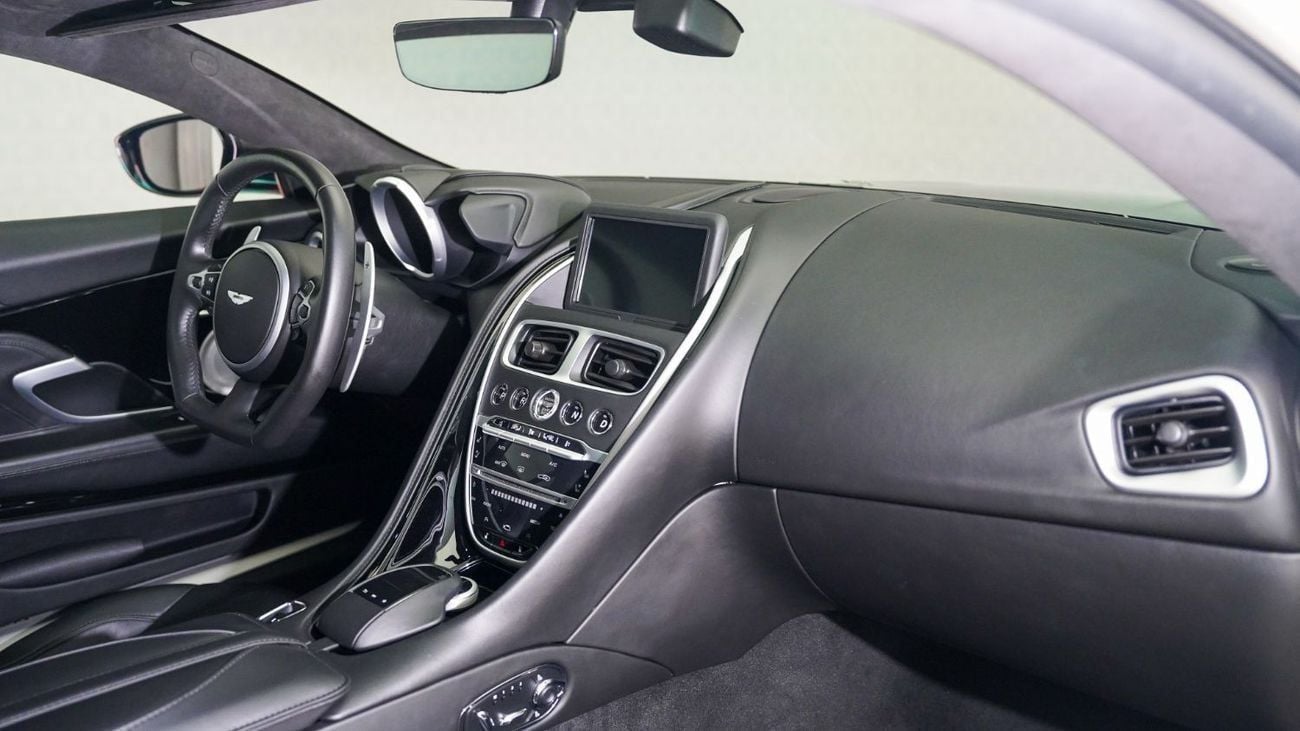 أستون مارتن DBS Superleggera 5.2L