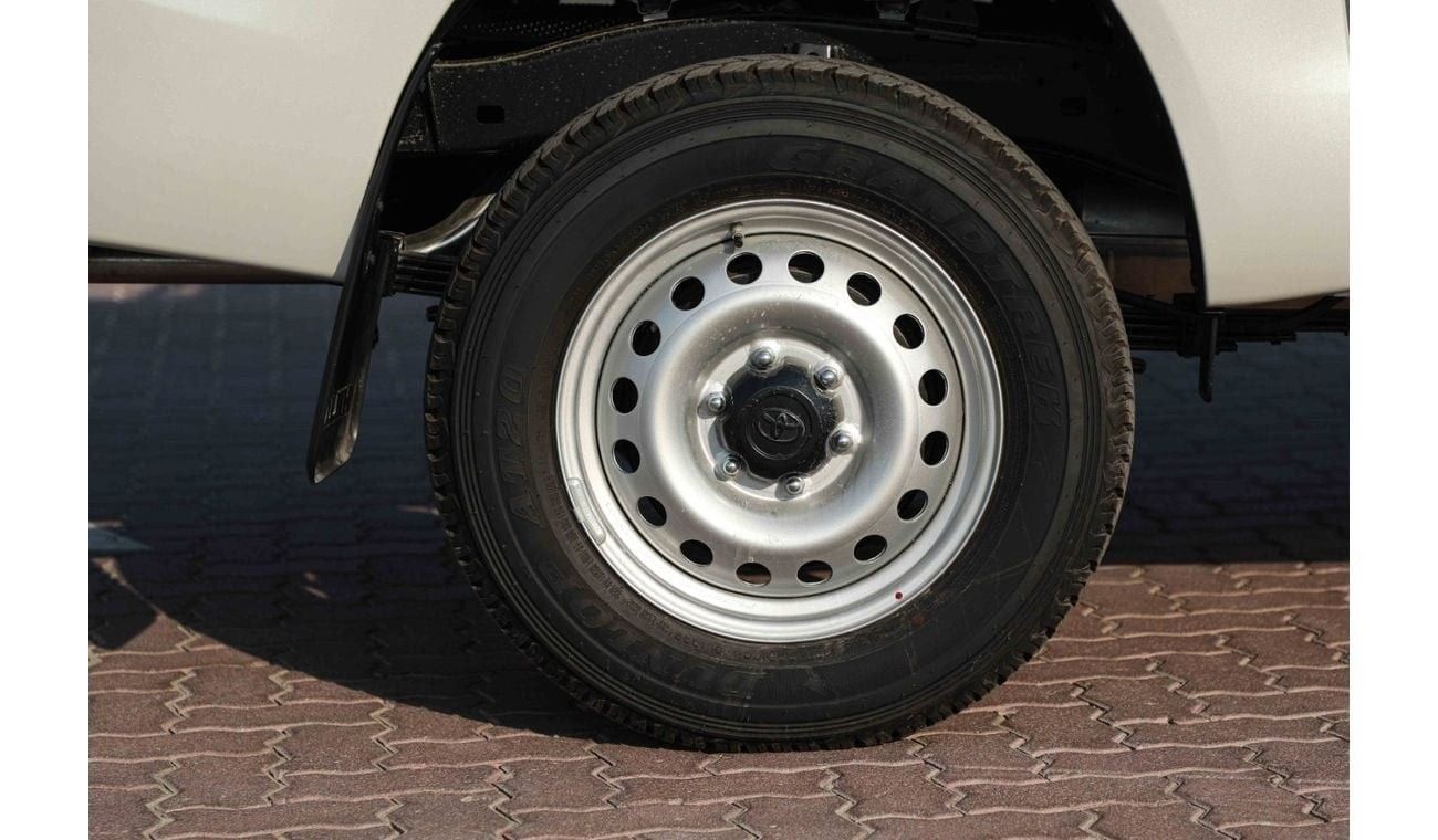 Toyota Hilux 2025 TOYOTA HILUX LOW 2.7 - PLATINUM WHITE PEARL inside BLACK | Export Only