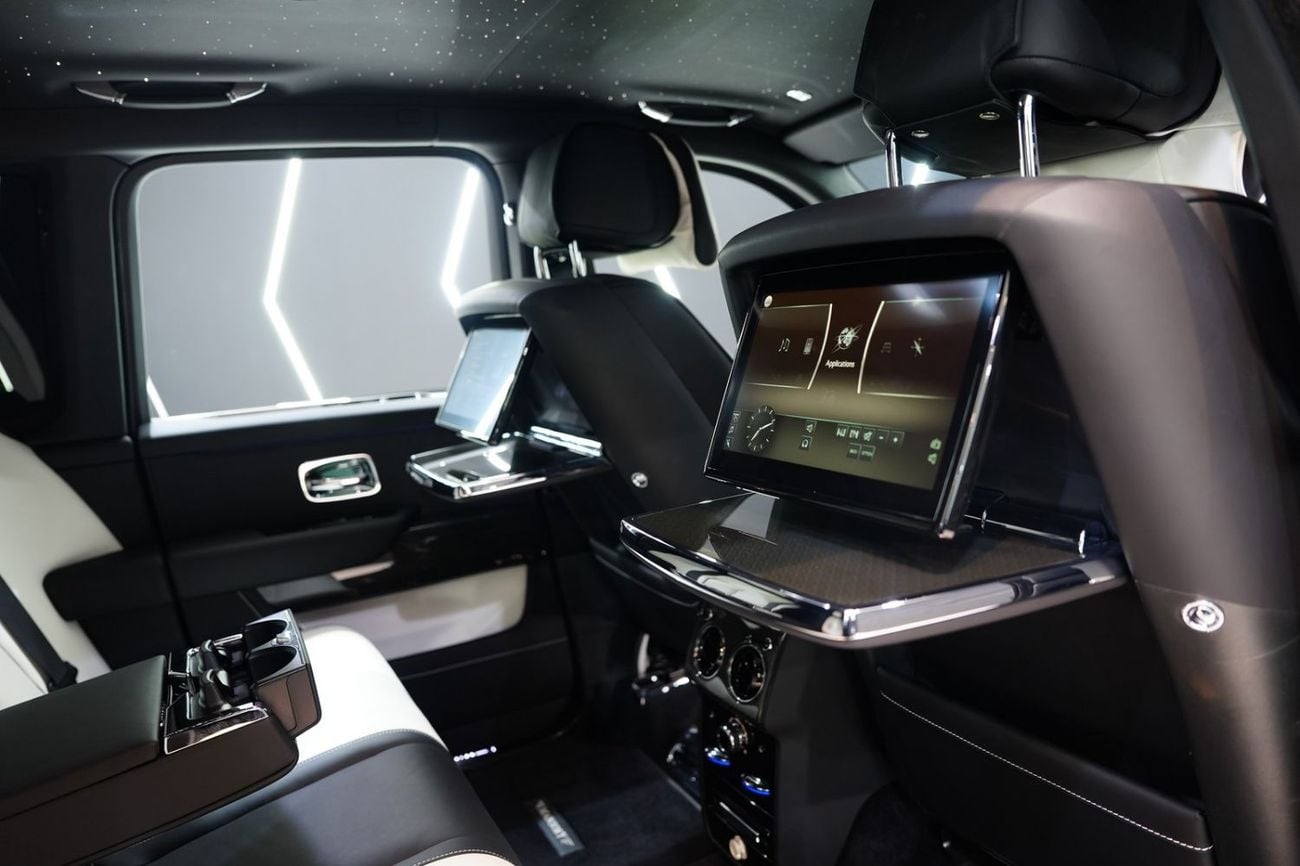 رولز رويس كولينان 2023 Rolls-Royce Cullinan Black Badge Mansory ORIGINAL | Rear Screen | Bespoke Audio| Starlight!!