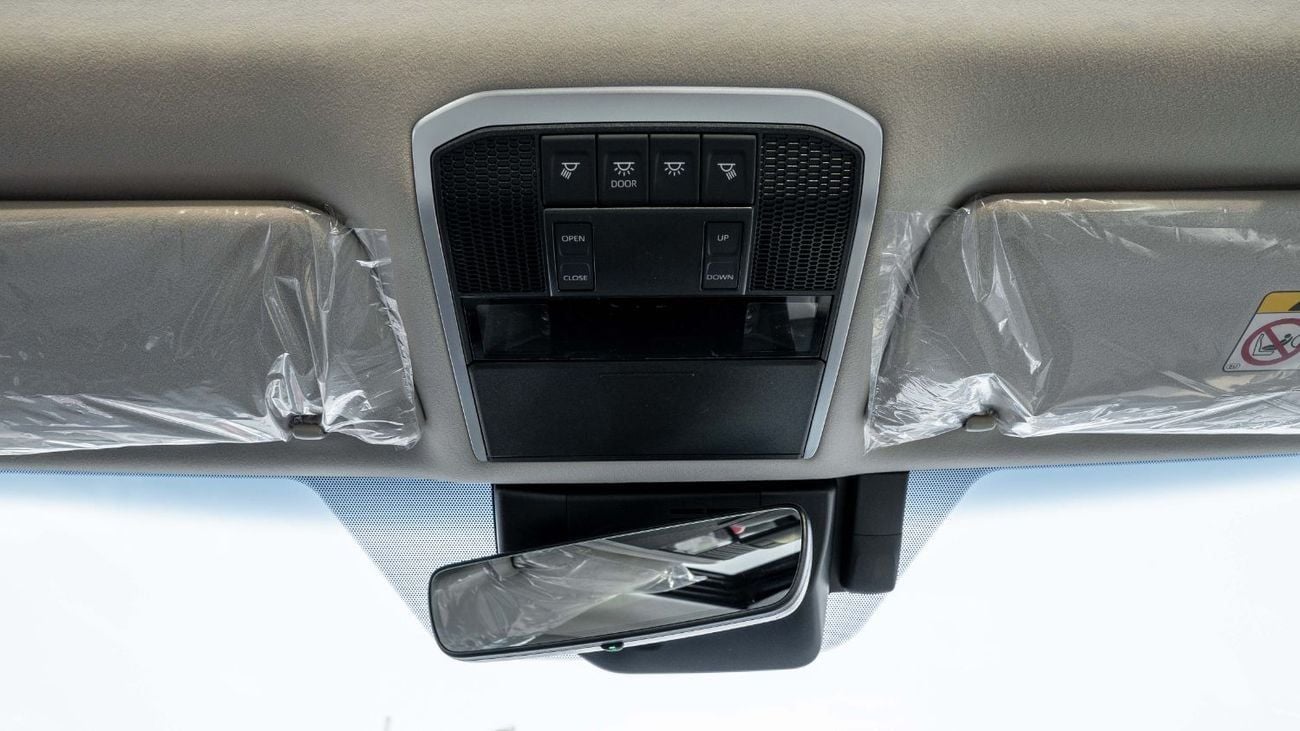 Toyota Land Cruiser 2025 Toyota Land Cruiser 300 VXR 3.5L AT Hybrid (White-Beige)