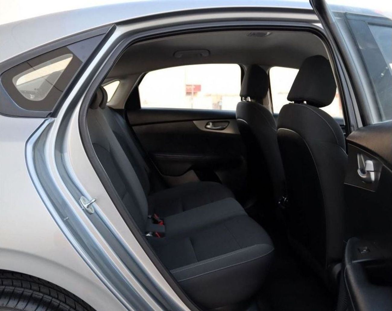 كيا سيراتو EX خالية من الحوادث - خليجي - مكينة 1600 سي سي - بحالة الوكالة من الداخل والخارج