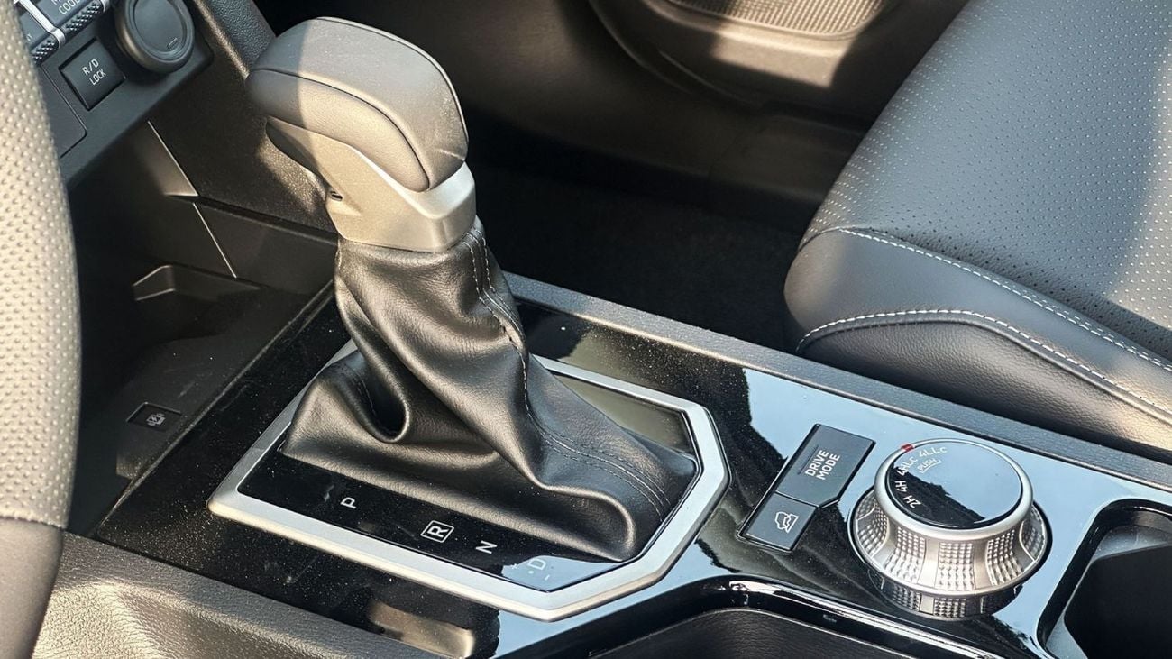 Mitsubishi L200 Mitsubishi L200 2.4L Sportero New Face D DC 4WD 6AT