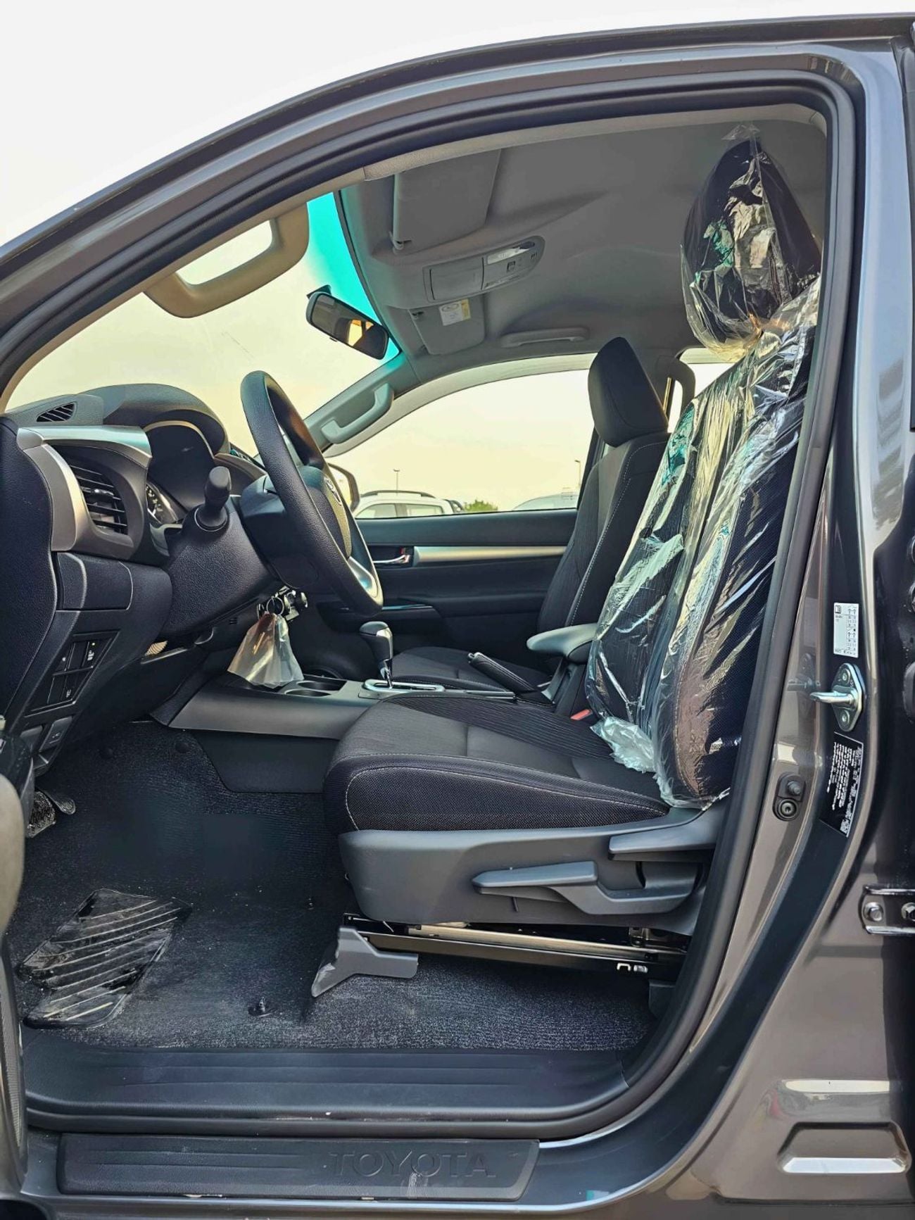 Toyota Hilux SR5 WIDE BODY / DOUBLE CABIN / 2.4L DIESEL A/T 4WD / BLIND SPOT / OVER FENDER / DIFF LOCK (CODE#HDAH