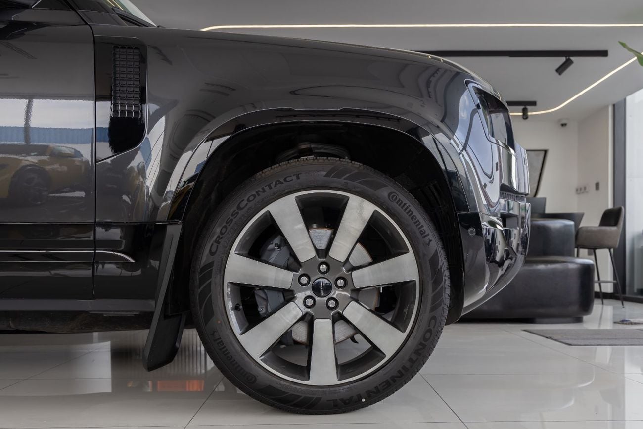 Land Rover Range Rover Land Rover Defender | 110 X-Dynamic HSE (P400) | GCC Specs | 2026 (Export)