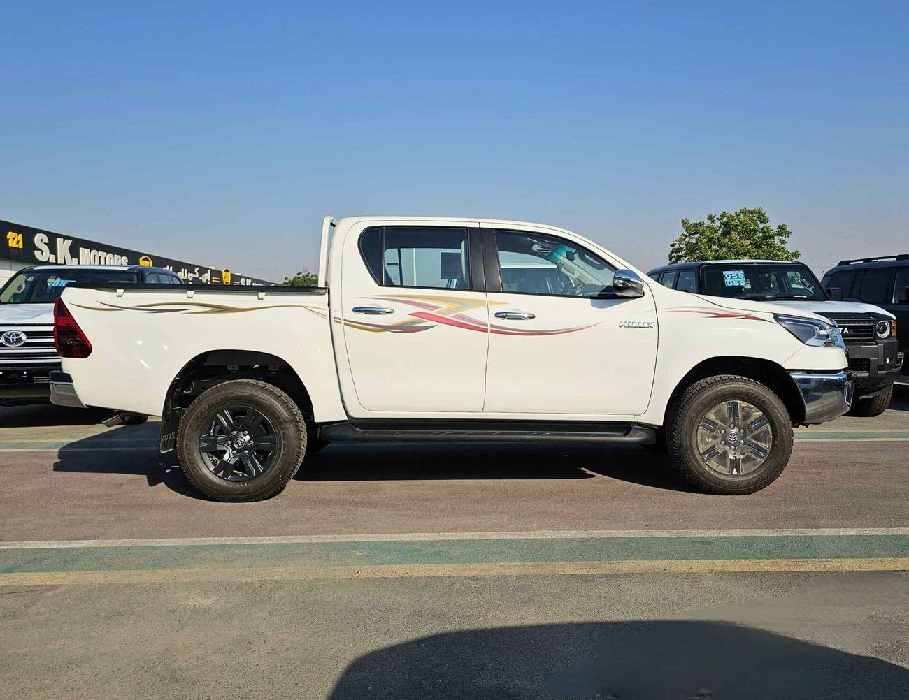 تويوتا هيلوكس SR5 FULL OPTION / M/T / 2.7L V4 PETROL /  DVD REAR CAMERA / 4WD (CODE # SR5)