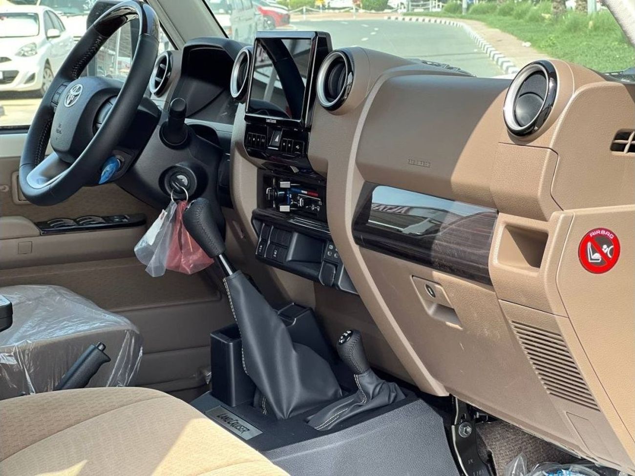 تويوتا لاند كروزر 70 LC76 4.0L PTR M/T // 2025 // HIGH OPTION WITH DVD & BACK CAMERA , POWER WINDOWS , COOL BOX // SPECIA