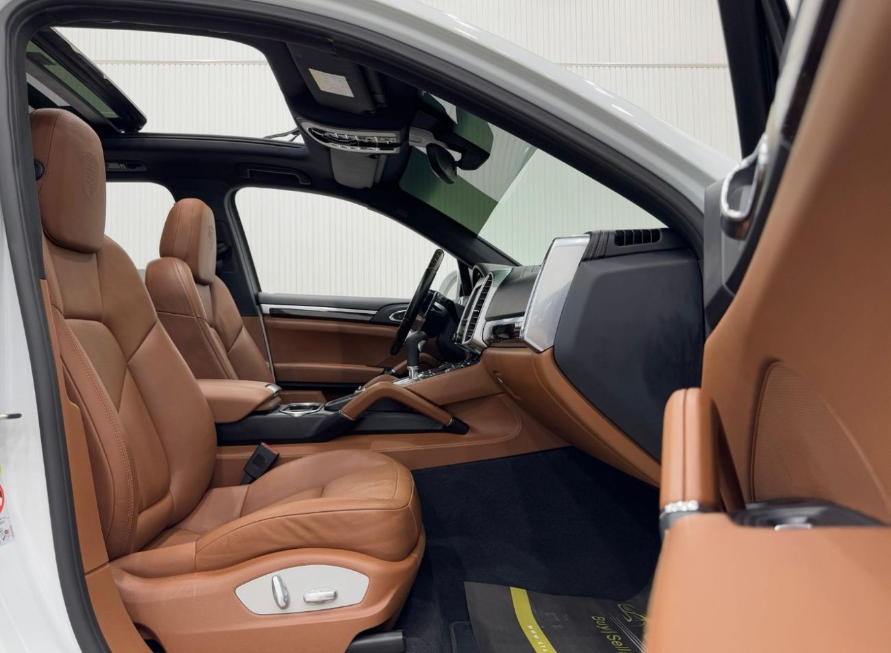 Porsche Cayenne S Platinum Edition 3.6L 2016 Porsche Cayenne S, Service History, Excellent Condition, GCC