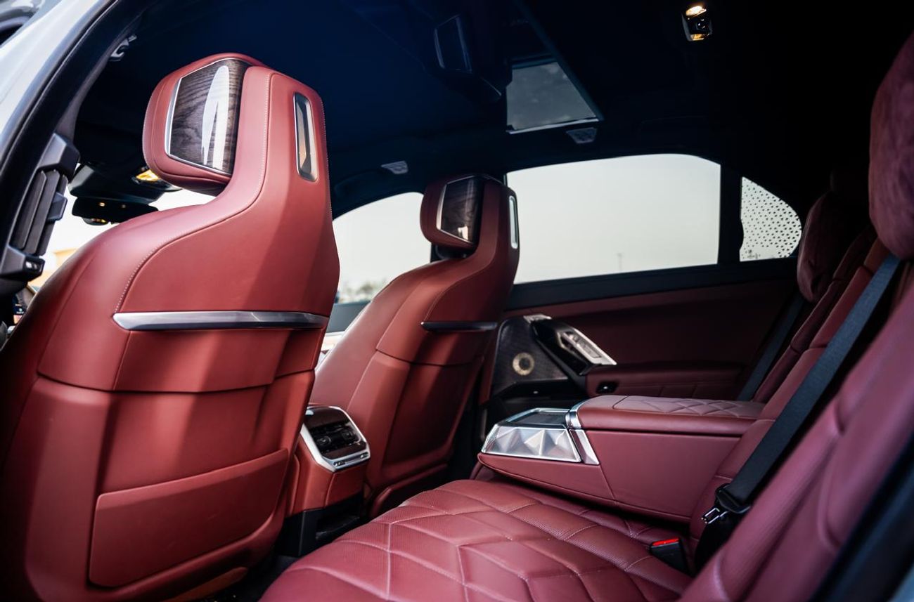 BMW 740i | M Sport Package | GCC Specs | Dealer Warranty & Service Contract till Dec 2027