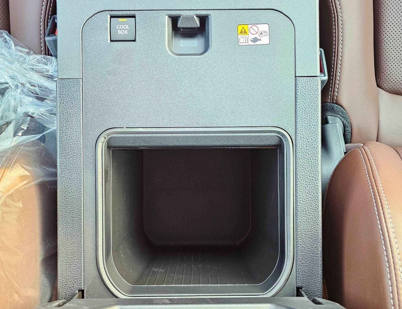 Toyota Prado ADVENTURE WITH COMPRESSOR /2.8L V4 DIESEL/DRIVER POWER WITH LEATHER SEATS/AUTO A/C (CODE#P28ADV3B)