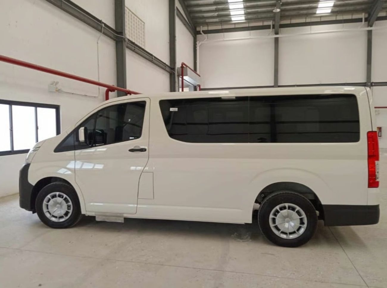 Toyota Hiace Toyota Hiace 2.8 L Diesel STD Roof ( Black Bumper)