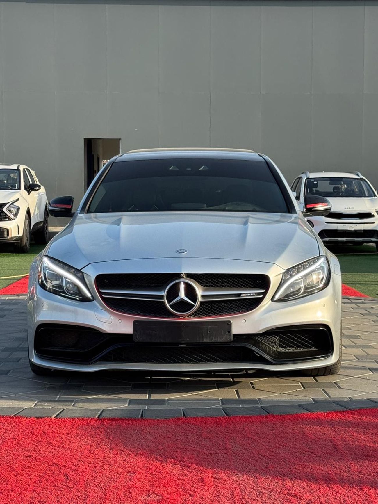 مرسيدس بنز C 63 AMG Std 4.0L (5 Seater)