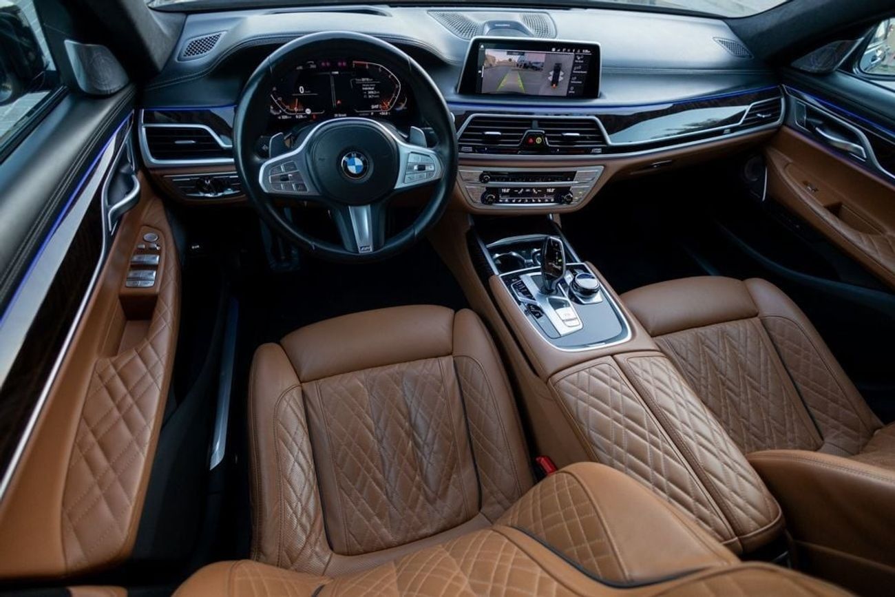 BMW 750Li xDrive 4.4L (523 HP)