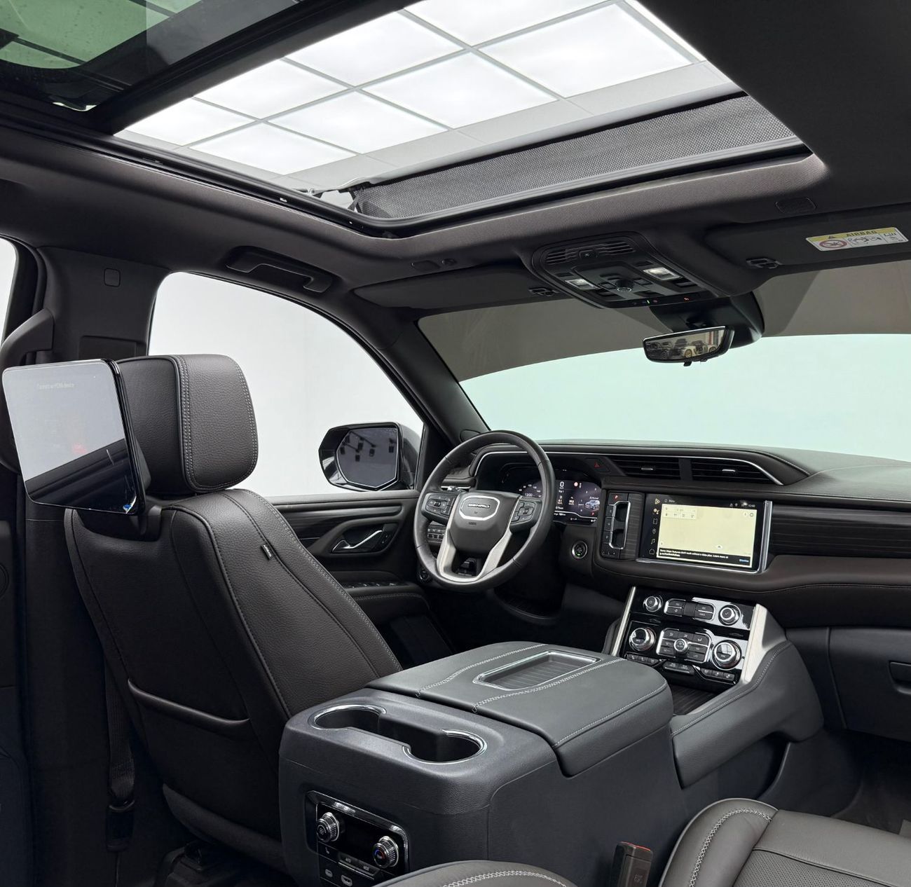 GMC Yukon 6.2 V8 Denali (AWD) 2023 GMC Yukon Denali, 2028 GMC Warranty + Service Pack, Very Low Km, 8 Seater,