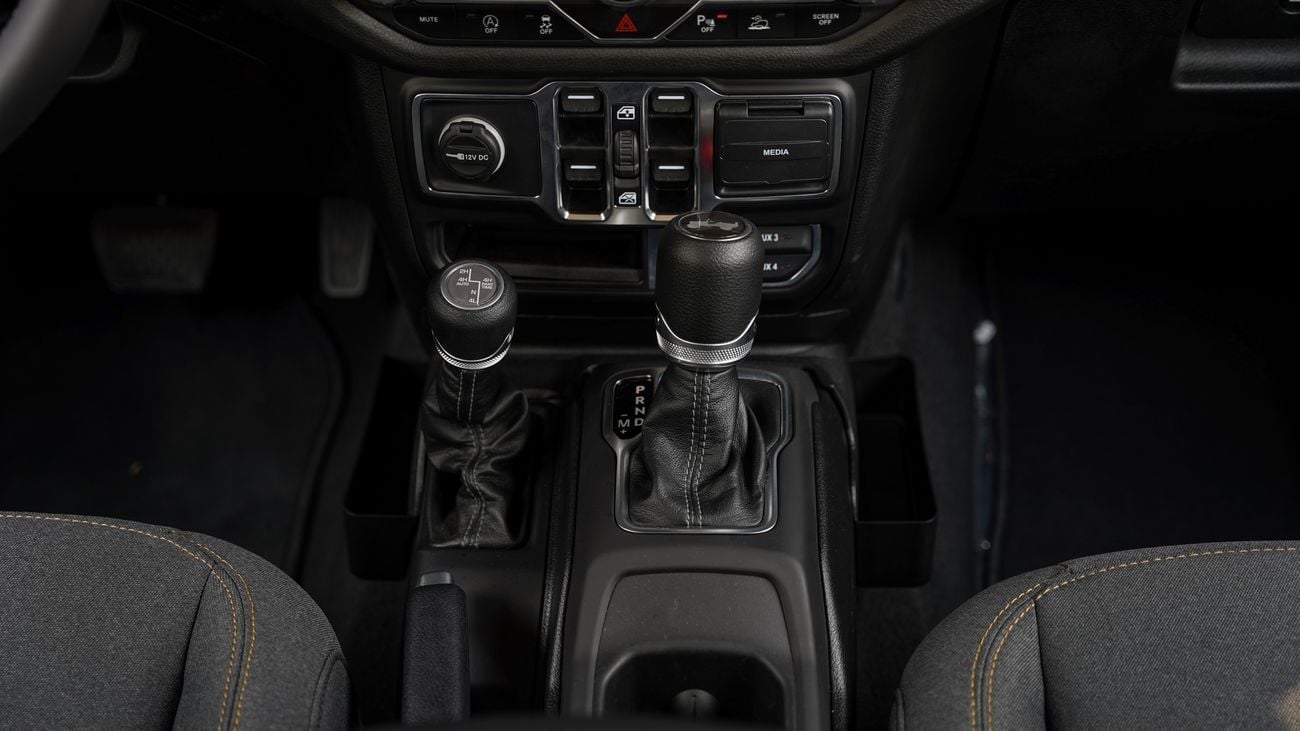 Jeep Wrangler JEEP WRANGLER SPORT SANDSTORM 2.0 TURBO 270HP LIFT KIT, MOPAR AIR COMPRESSOR, OFF ROAD LIGHT, OFF RO