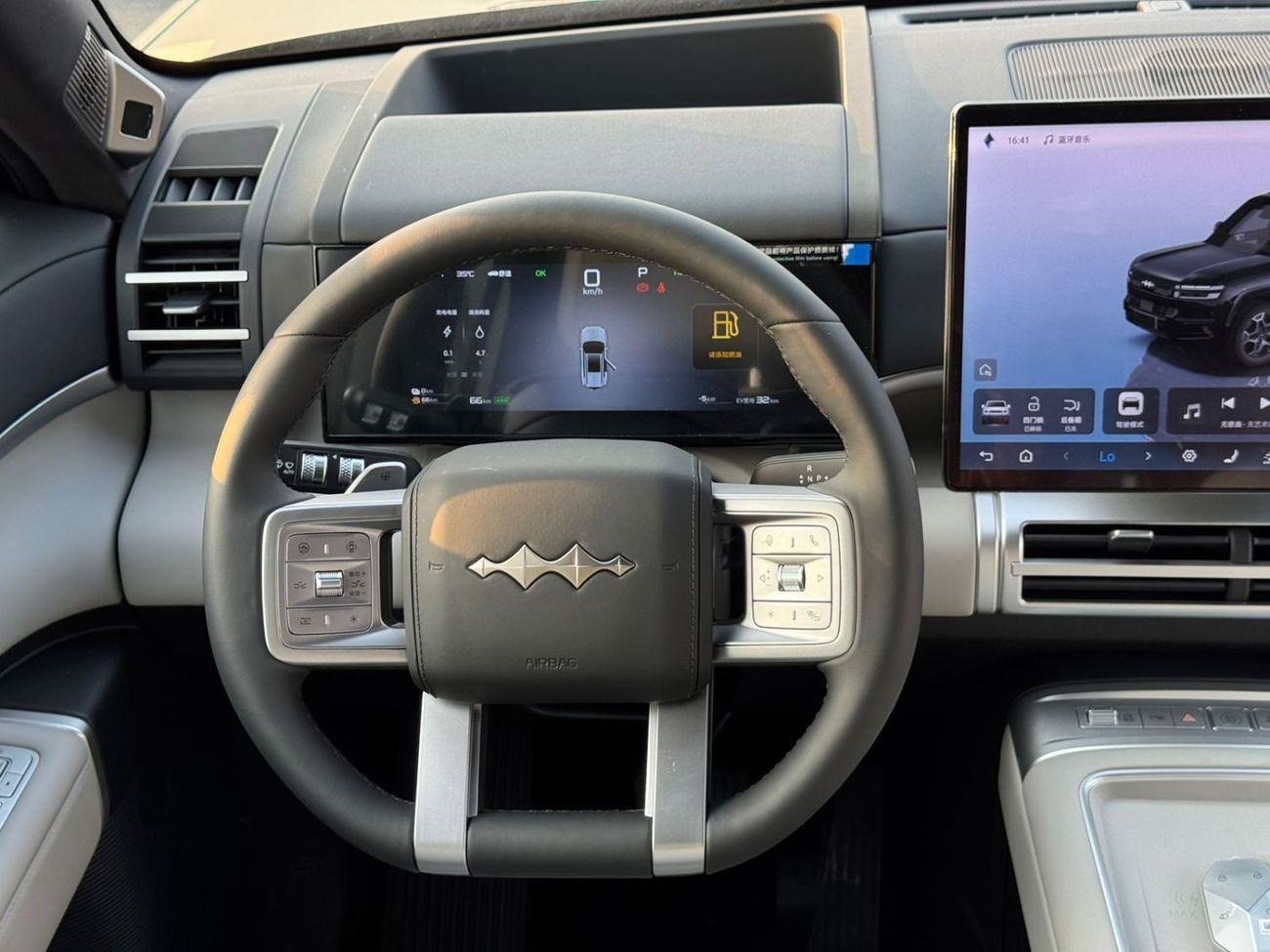 بي واي دي ليوبارد تيتانيوم 7