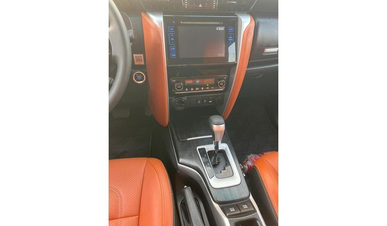 Toyota Fortuner 2017 TOYOTA FORTUNER GXR V6 4X4  FULL OPTION - PUSH START - LEATHER SEATS - REAR CAM - STEERING GEAR
