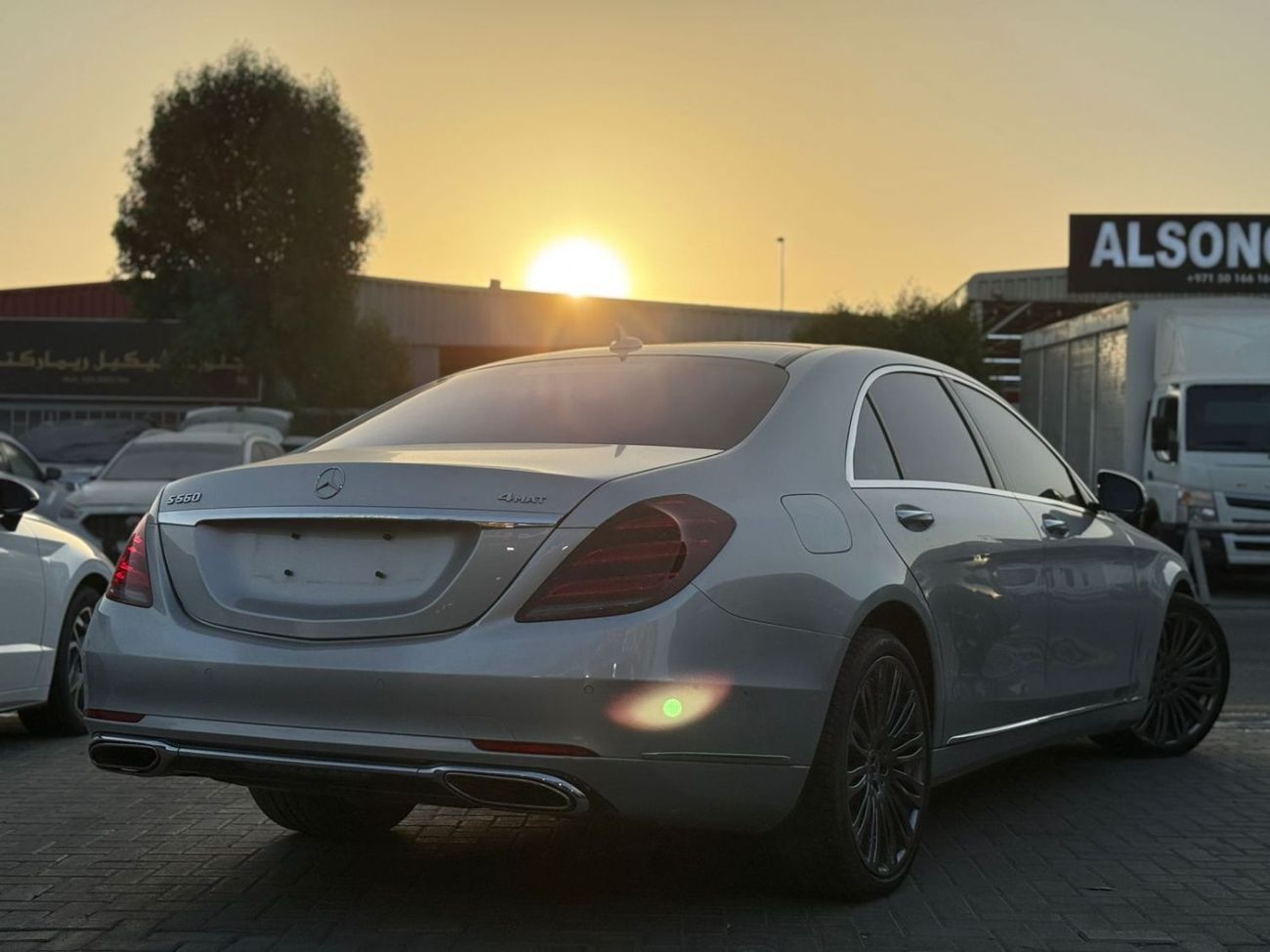 Mercedes-Benz S 560 Std 4.0L (463 HP)