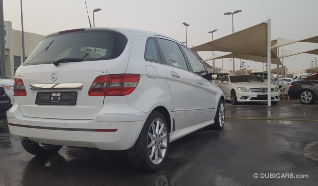 مرسيدس بنز B 200 مرسيدس B200 موديل 2006 خليجي السياره بحاله ممتازه من الداخل والخارج السياره مالك واحد من الوكاله الس