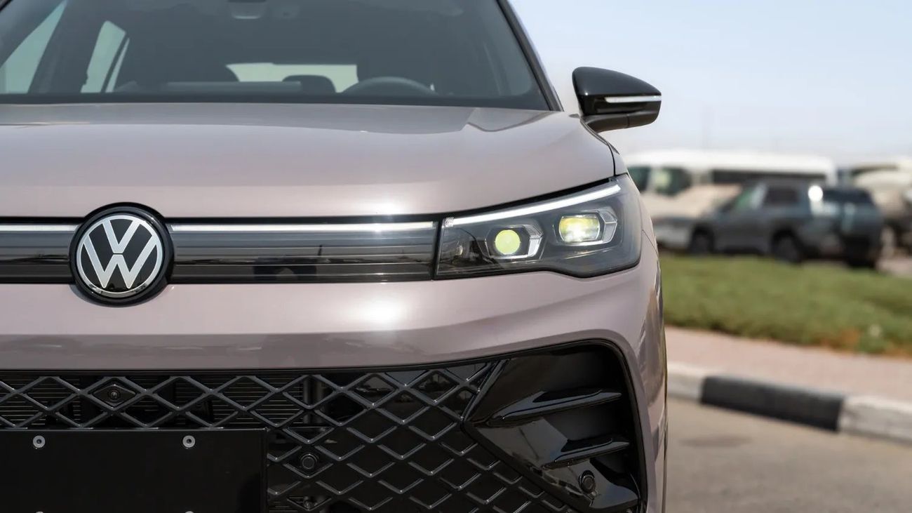 فولكس واجن تيجوان 2025 | VOLKSWAGEN TIGUAN 380 TSI 4WD R-LINE INTELLIGENT PREMIUM - H.K - COOL BLACK KIT