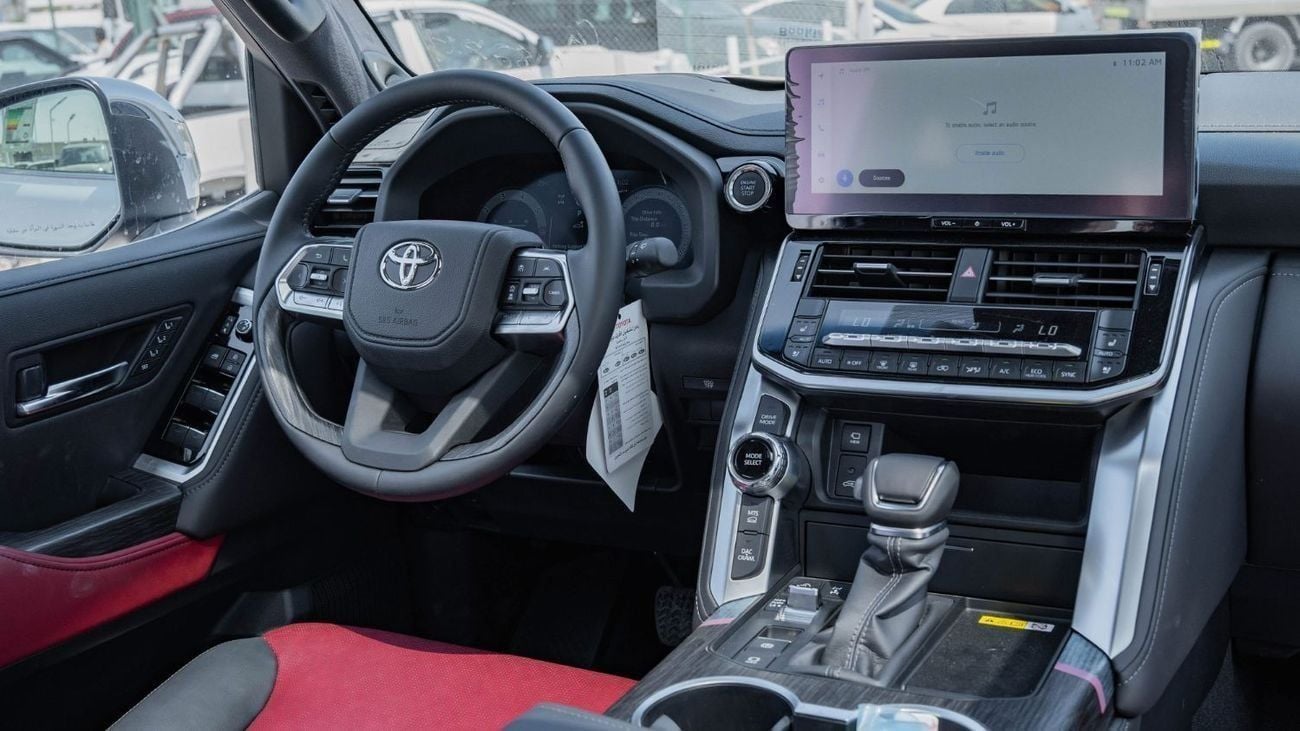 تويوتا لاند كروزر 2026 Toyota Land Cruiser 300 VXR 3.5L AT Petrol Twin Turbo (White-red)