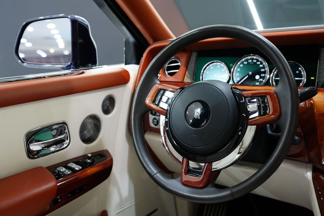 Rolls Royce Phantom SWB , Two-Tone, Illuminated Spirit of Ecstasy, Rear Screens, Dealer Warranty!!