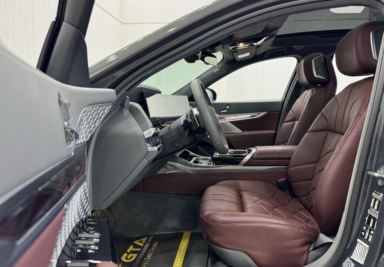 بي أم دبليو 760Li 2023 BMW 760i M-Sport, 2027 BMW Warranty + Service Pack, Fully Loaded, Low Kms, GCC