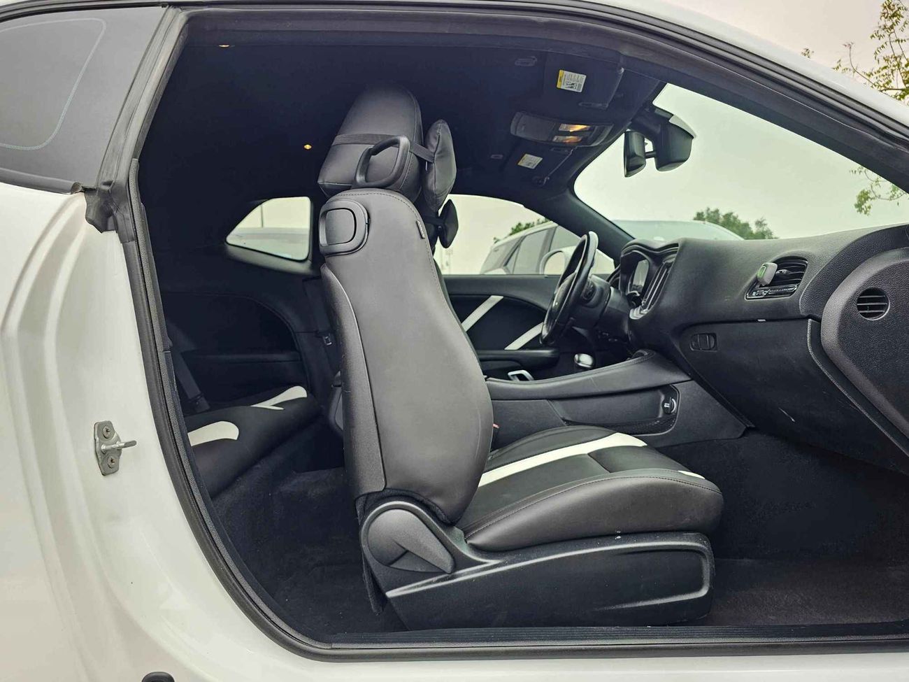 Dodge Challenger SXT V6/ ORG AIRBAG/ WIDE BODY KIT/ CUSTOM EXHAUST/ DVD/ LEATER/ ELECTRIC SEAT/ 806 Monthly/LOT#69514