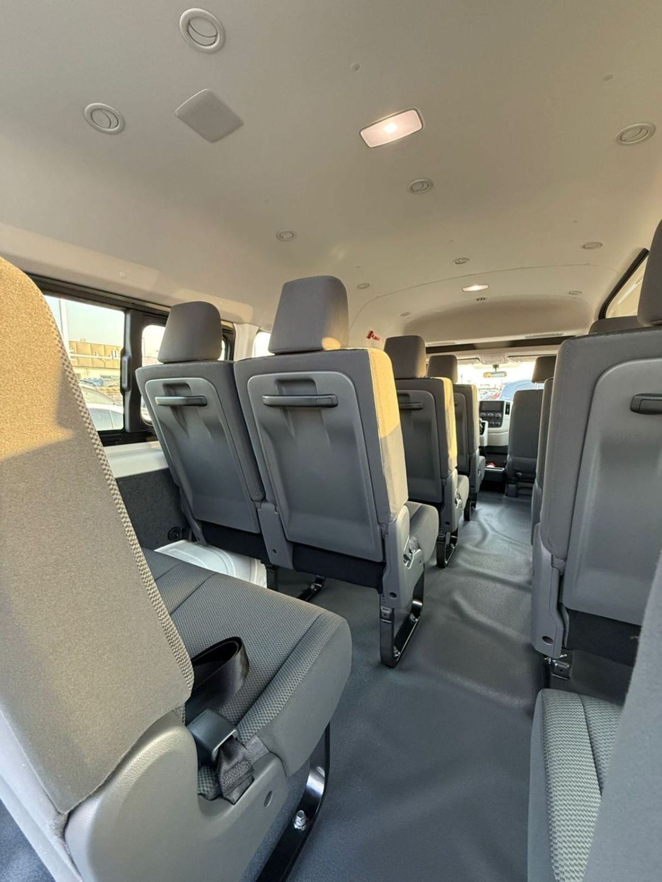 تويوتا هاياس TOYOTA HIACE OMANI 13 SEATS , 3.5L PETROL V6 , M/T HIGH ROOF 2026 MODEL